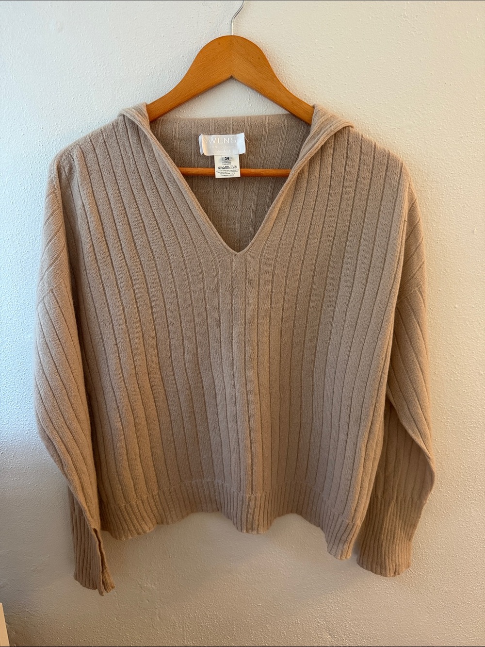 WLNS cashmere v neck ribbed sweater S